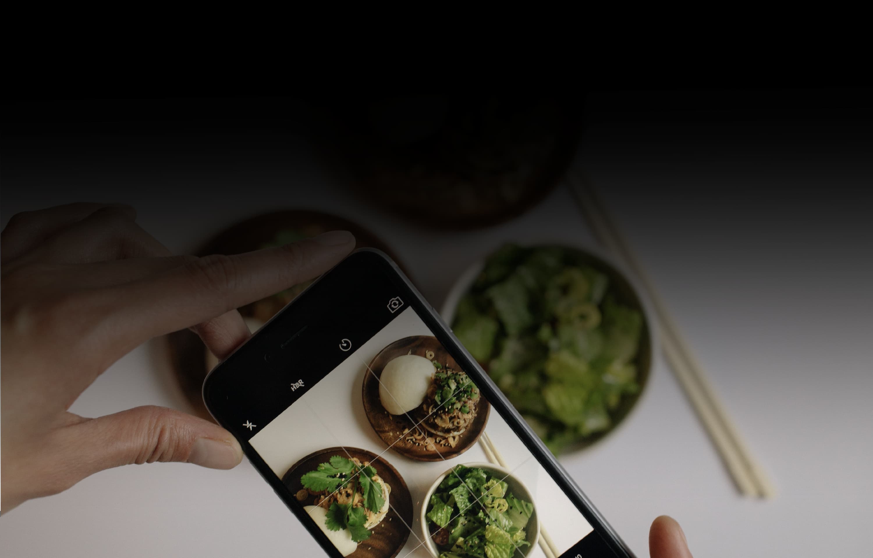 Fotografía con el celular de los platos de comida